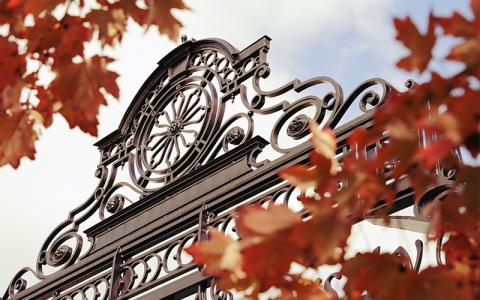 Close up of the gates on ϳԹ campus