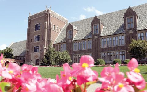 Wide shot of the Old Main building on ϳԹ campus